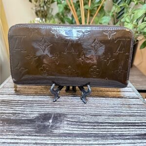 Louis Vuitton Glossy Dark Brown  Vernis Monogram Wallet Authentic